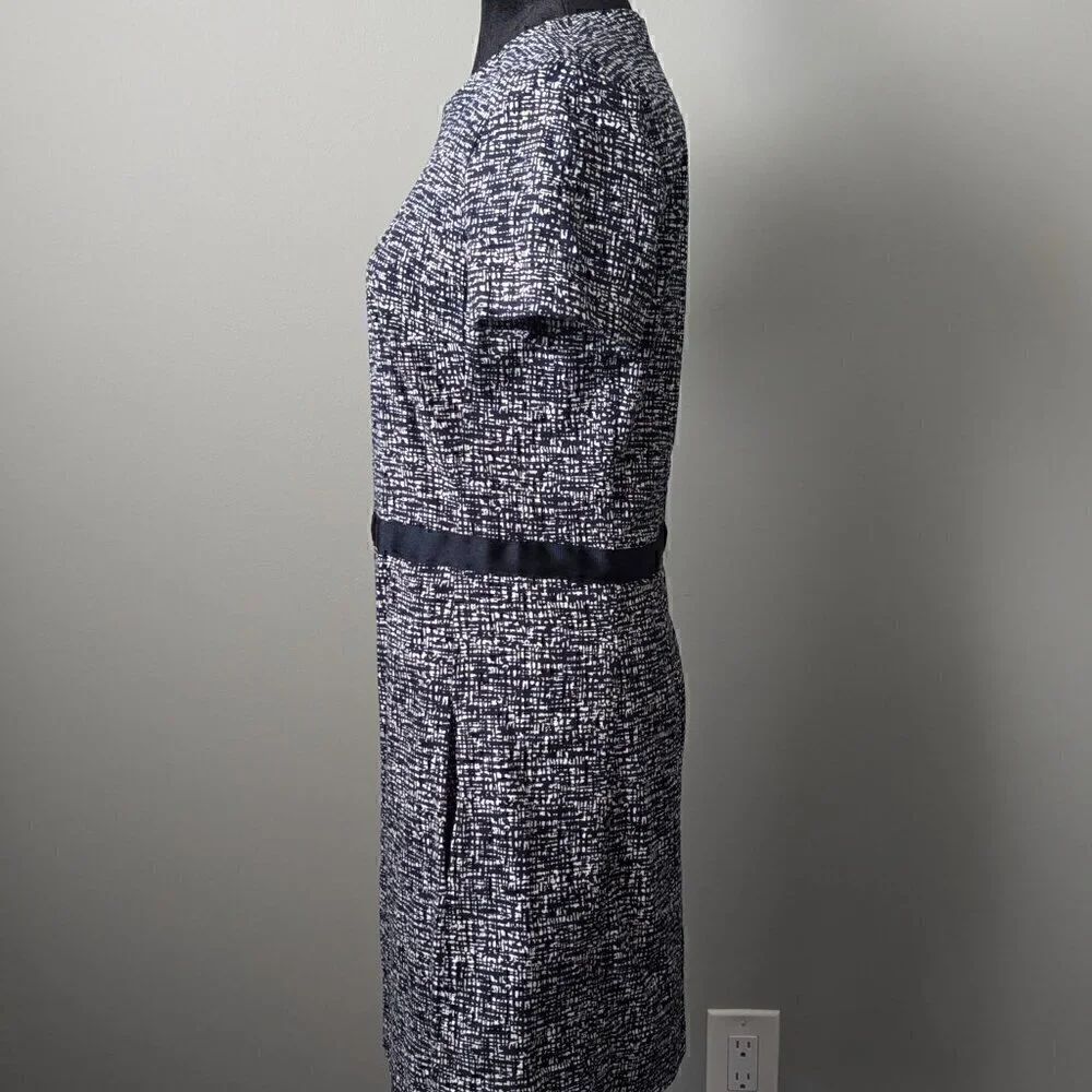 Gap Dress Blue & White Stretchy w Pockets Women's Size 6 Preppy Style - Picture 2 of 6